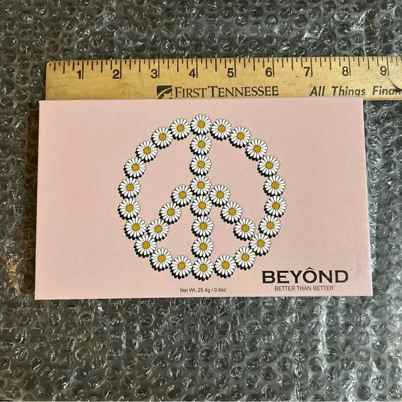 Beyond better than better shimmer and mate eyeshadow palette 25.4/0.9 oz - Picture 4 of 5